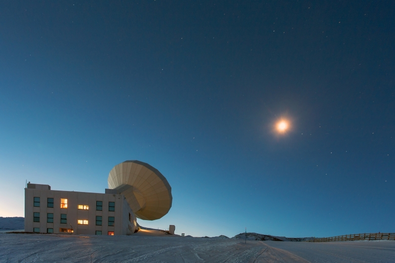 Observatories: The IRAM 30-meter telescope